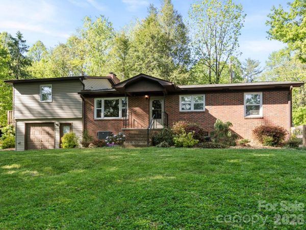 97 Columbia Circle, Hendersonville, NC 28792