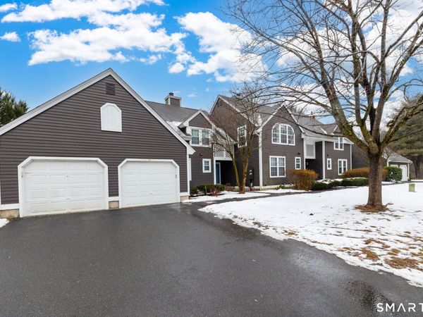 4 Fairmount, Unit 4, Granby, CT 06035