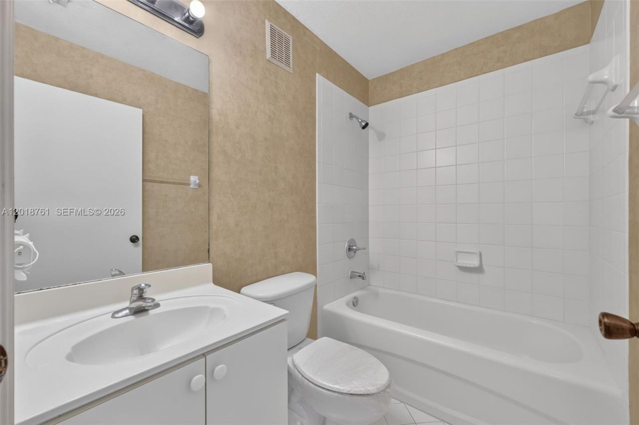 2600 SE 12th Pl, Unit 203, Homestead, FL 33035 Photo
