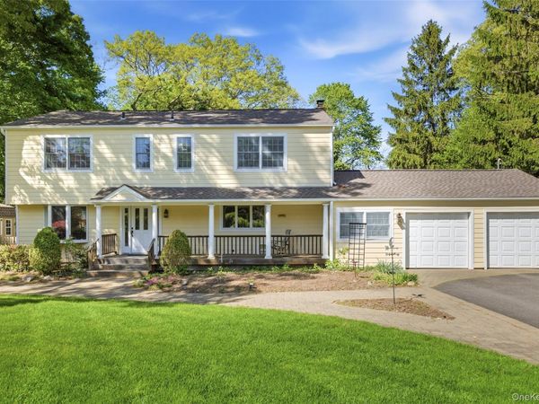 23 Woodhull Road , East Setauket, NY 11733
