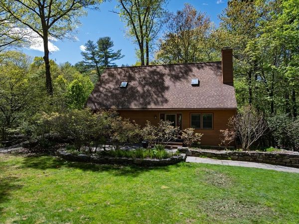 11 Gulf Road, Pelham, MA 01002