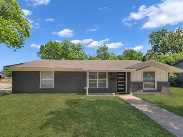821 Lovers Lane, Grapevine, TX 76051