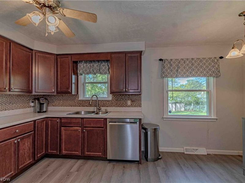 4933 Fairlawn Road , Lyndhurst, OH 44124 Photo 13