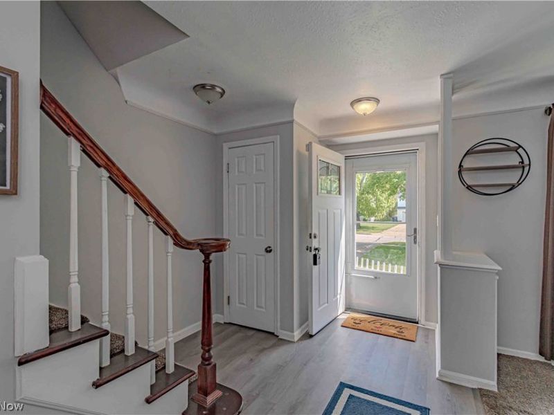 4933 Fairlawn Road , Lyndhurst, OH 44124 Photo 3