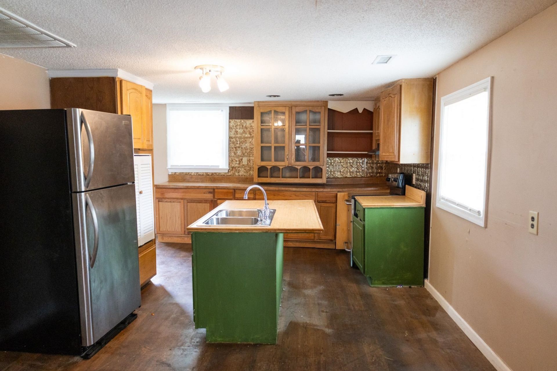 901 Palm St. Photo 8
