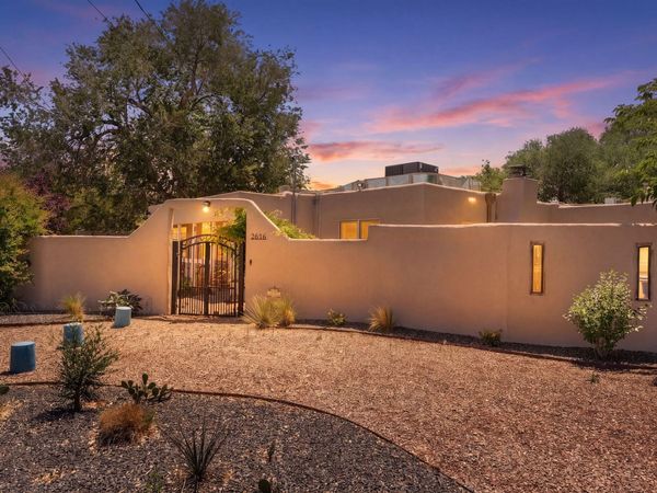 2616 Mountain Road NW, Albuquerque, NM 87104
