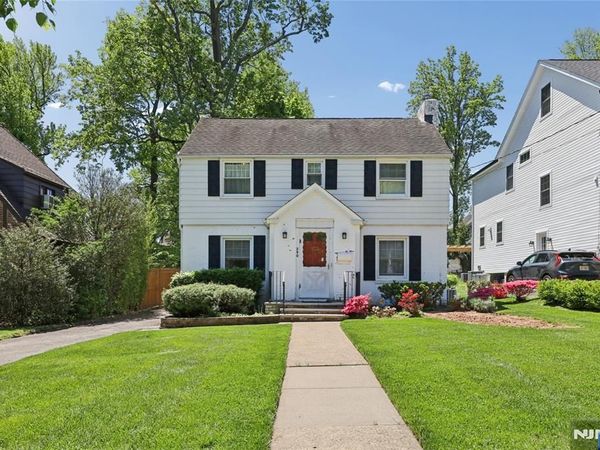 290 Winthrop Road, TEANECK, NJ 07666