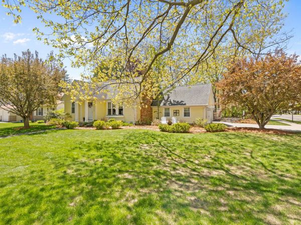 996 Colonial Court, Holland, MI 49423