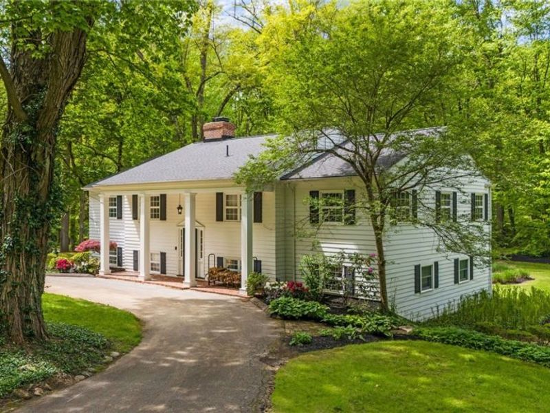 2000 Berkshire Road, Gates Mills, OH 44040 Photo 2