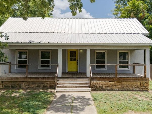 607 S Main St , Lampasas, TX 76550