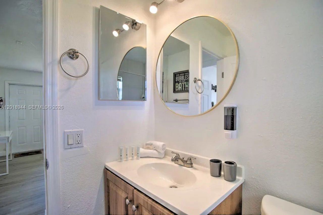 2703 NW 13th St, Fort Lauderdale, FL 33311 Photo