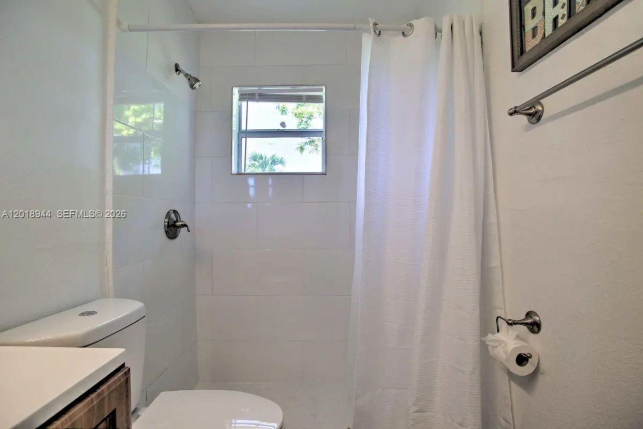 2703 NW 13th St, Fort Lauderdale, FL 33311 Photo