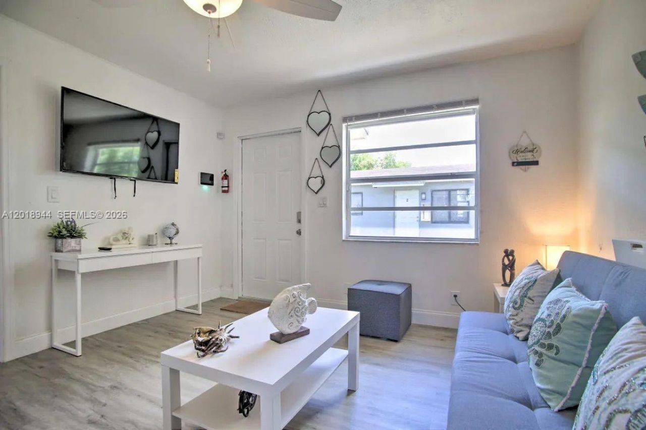 2703 NW 13th St, Fort Lauderdale, FL 33311 Photo