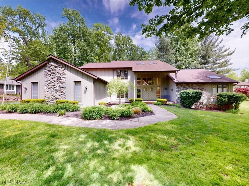 857 Hardwood Court, Gates Mills, OH 44040 Photo 1