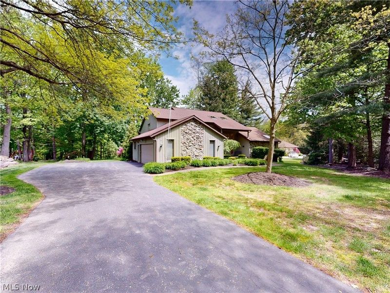 857 Hardwood Court, Gates Mills, OH 44040 Photo 2