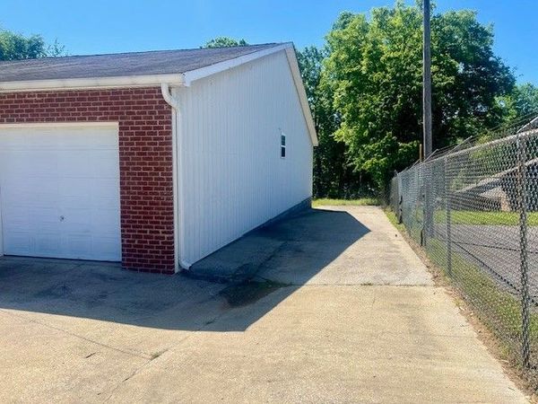 1108 Highway 70 E, Dickson, TN 37055