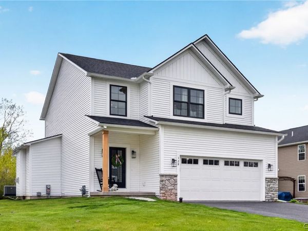 128 Giddings Trail, Baldwinsville, NY 13027