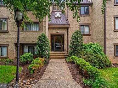 1631 PARKCREST CIRCLE, Unit 8B/301, RESTON, VA 20190
