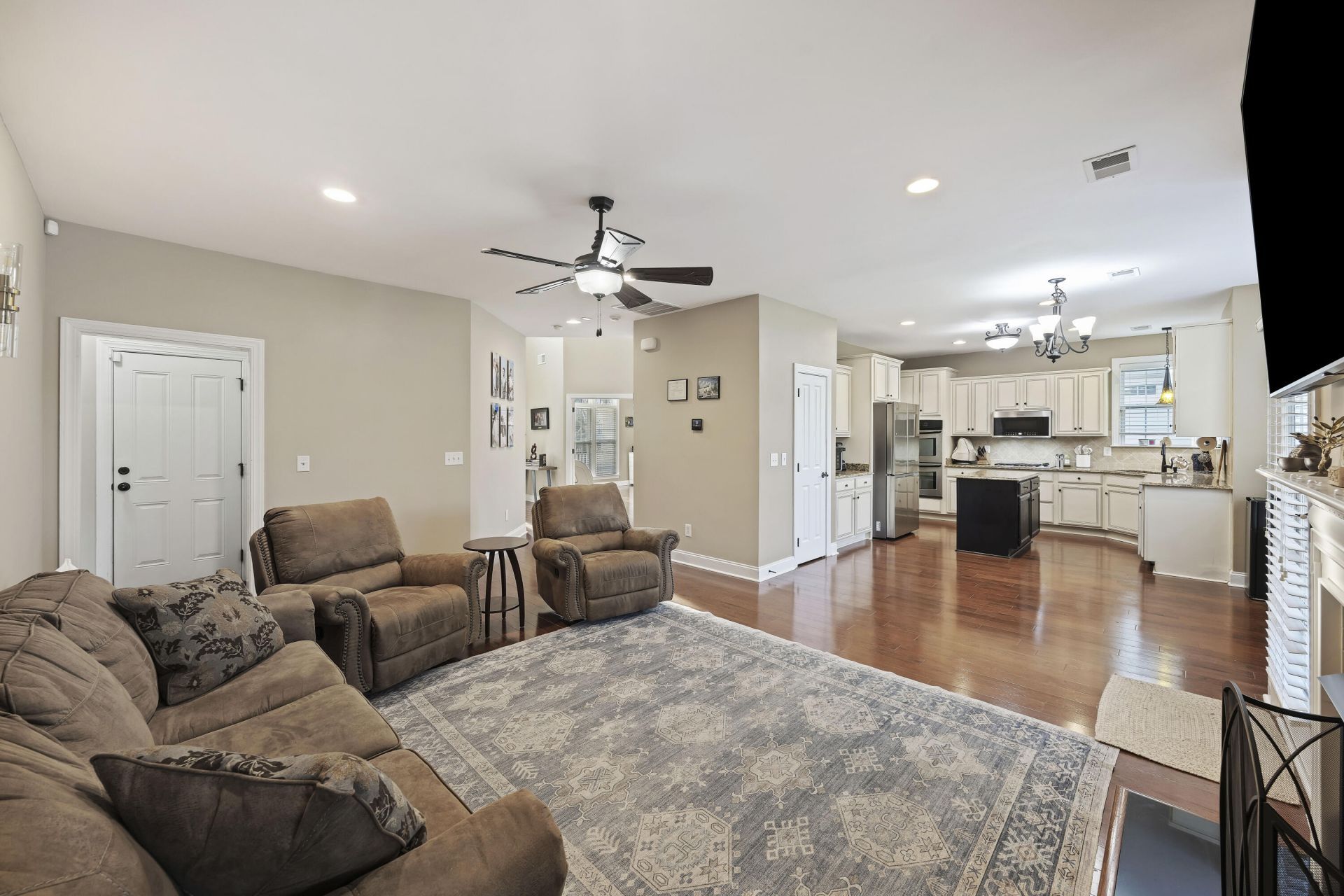 1011 Legacy Lane Photo 17