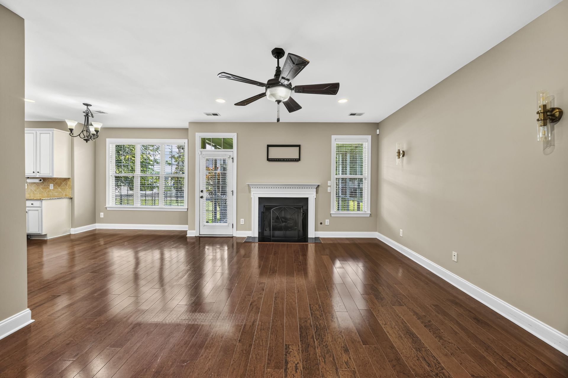 1011 Legacy Lane Photo 20
