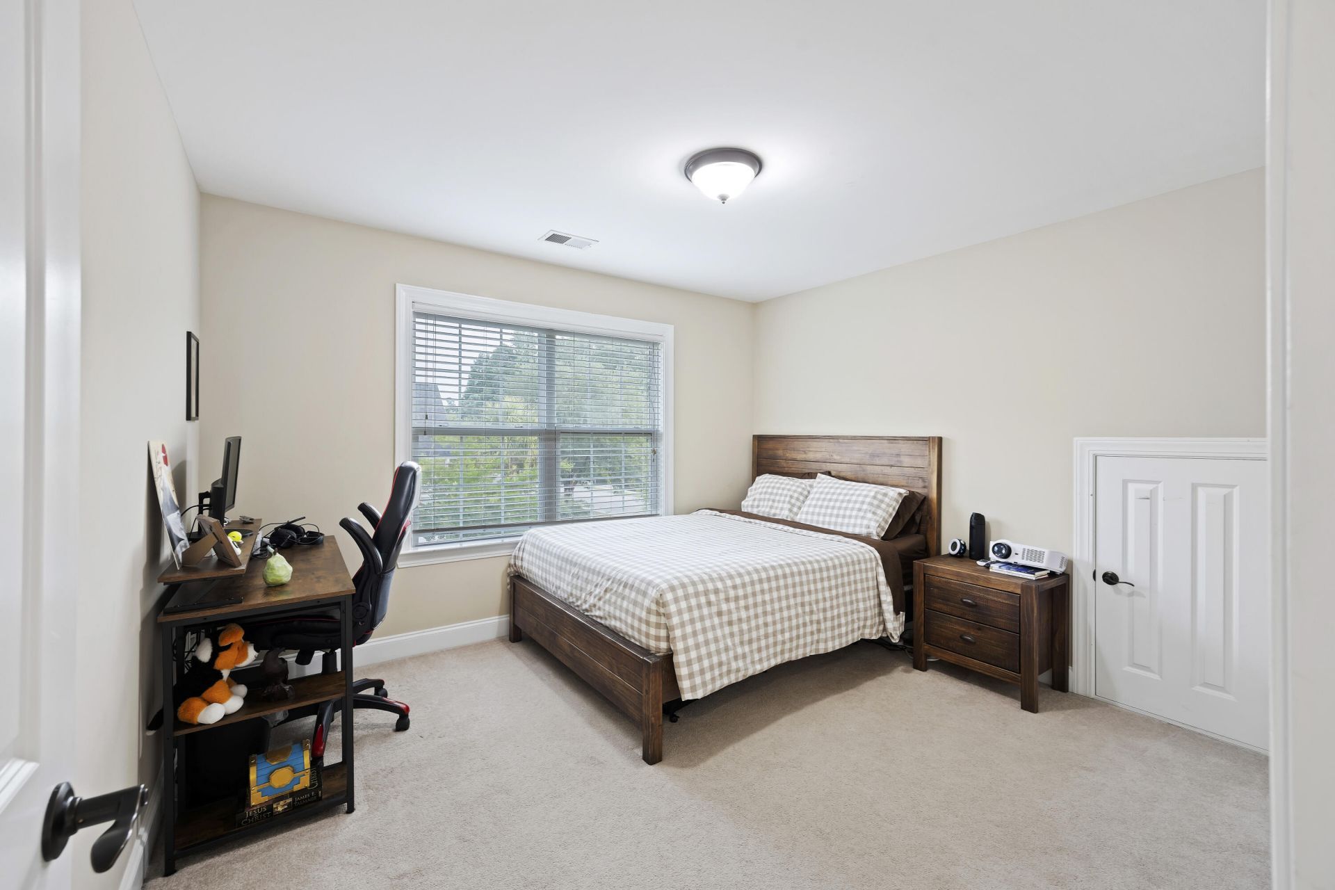 1011 Legacy Lane Photo 29