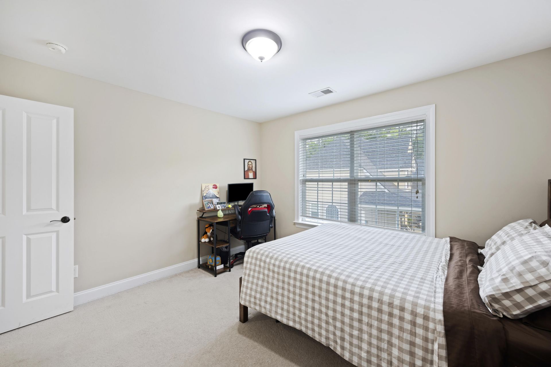 1011 Legacy Lane Photo 30