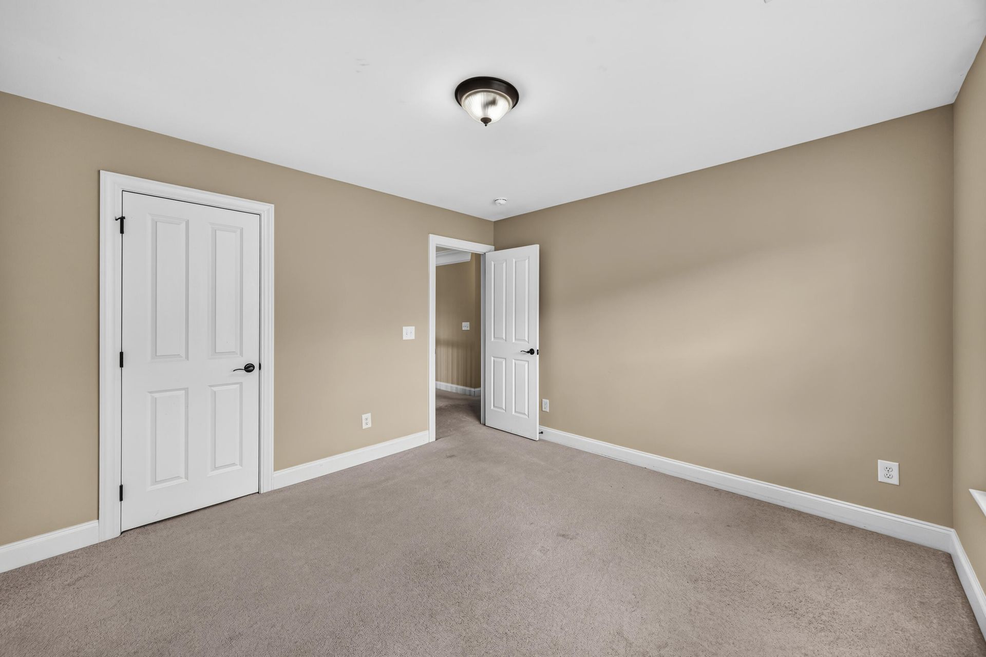 1011 Legacy Lane Photo 33