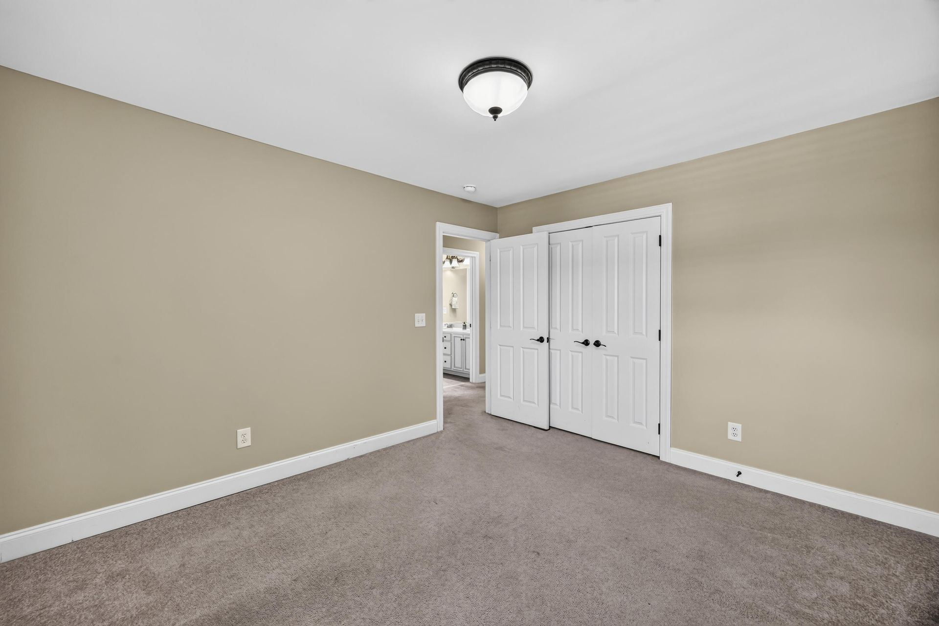 1011 Legacy Lane Photo 38
