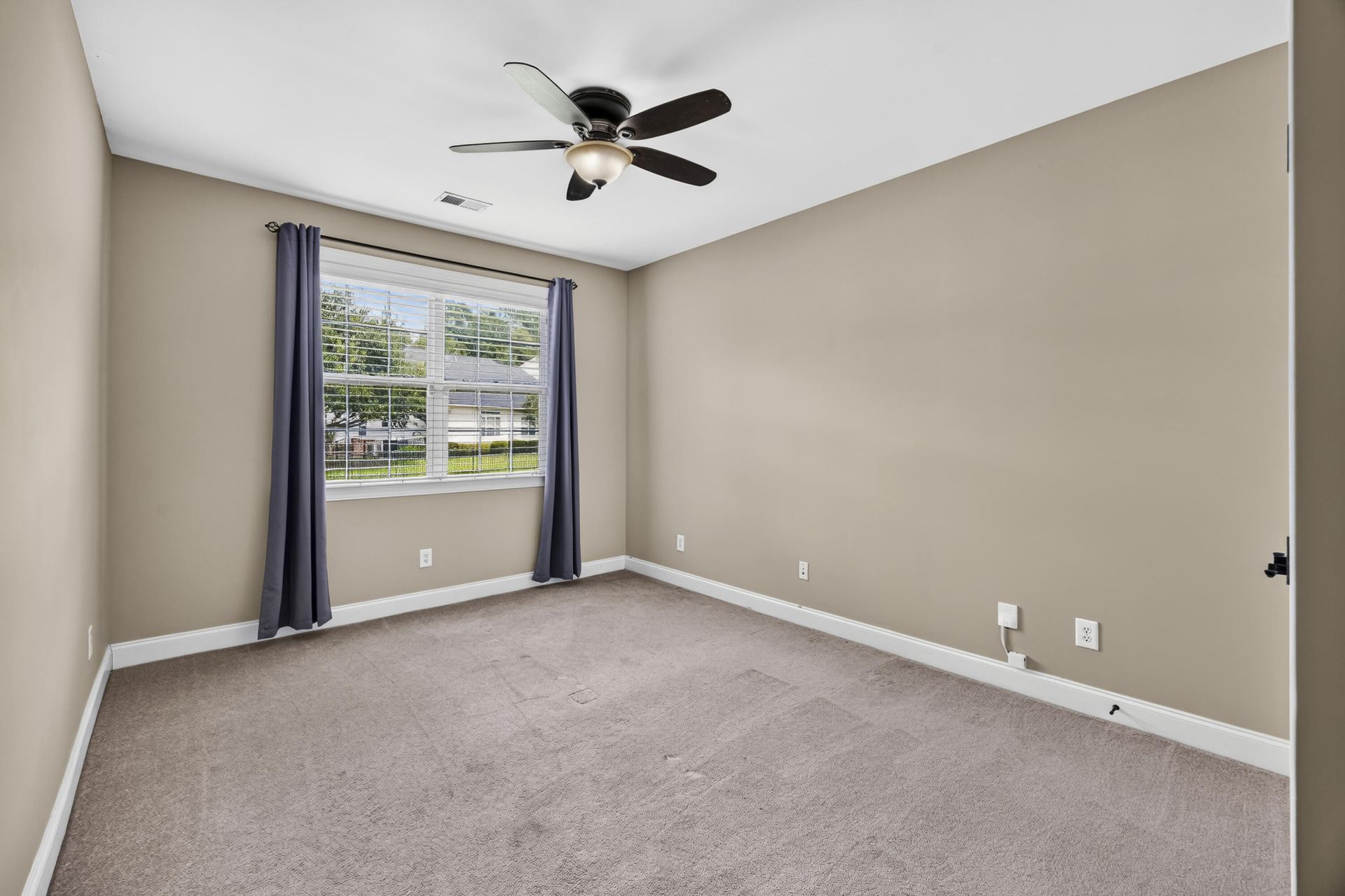 1011 Legacy Lane Photo 41