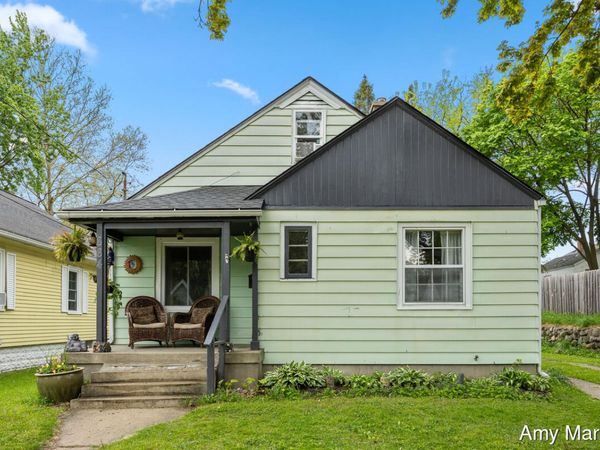 884 Hollywood Street NE, Grand Rapids, MI 49505