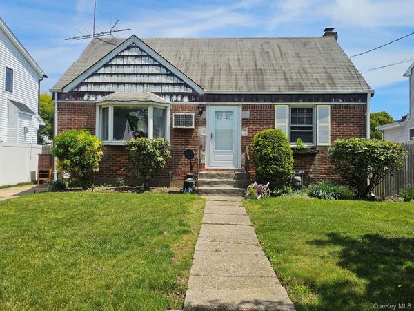 2207 Maple Street , Wantagh, NY 11793