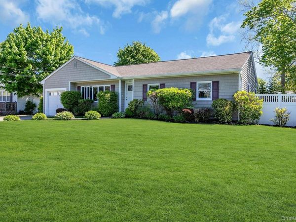481 Bayport Avenue , Bayport, NY 11705