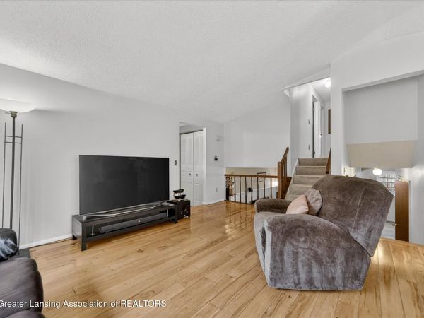 6310 Sunhollow Lane, Haslett, MI 48840