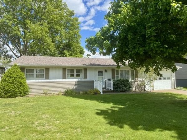 2613 N 11th Street , Clinton, IA 52732