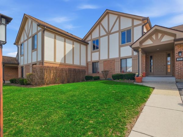 825 Thornton Court, Unit 2A, Schaumburg, IL 60193