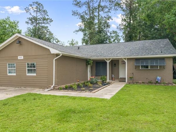 224 E QUEENS Drive , Slidell, LA 70458