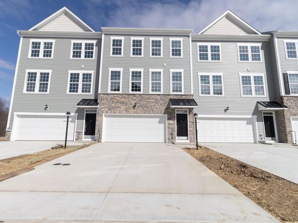 39 Dover Court, Bridgeport, WV 26330
