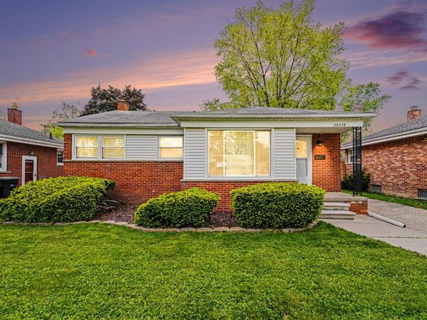 28429 Cleveland, Livonia, MI 48150