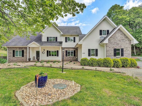 120 Stonelea DR , Troutville, VA 24175