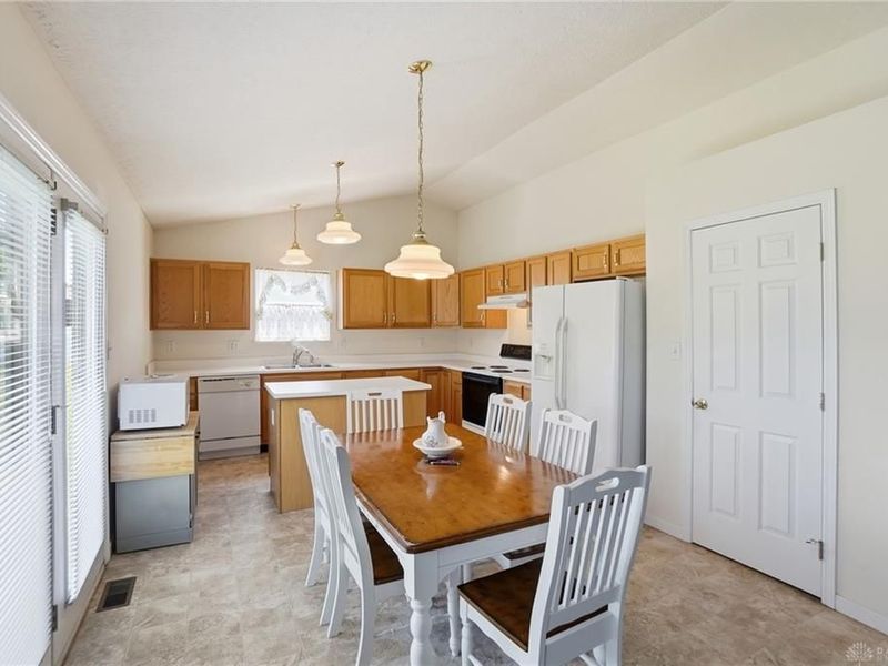 22 Meadowcrest Drive, Franklin Township, OH 45005 Photo 8