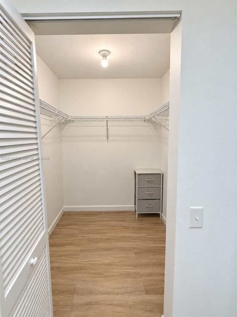 300 S Biscayne Blvd, Unit T-1606, Miami, FL 33131 Photo