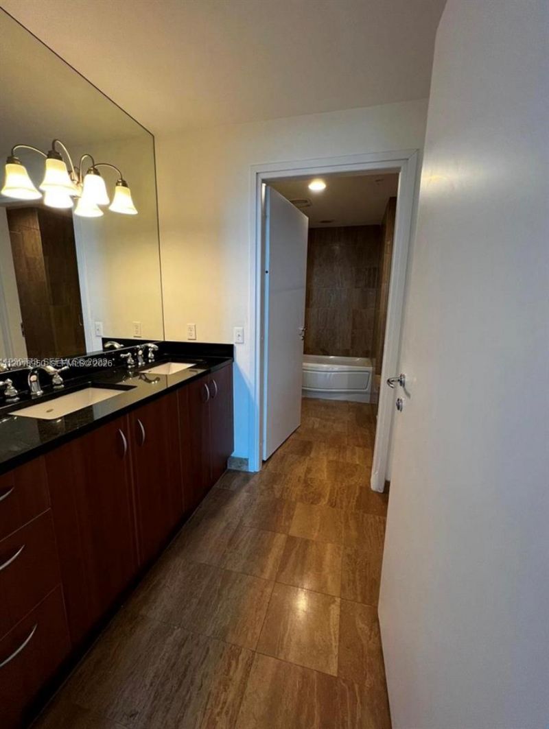 300 S Biscayne Blvd, Unit T-1606, Miami, FL 33131 Photo