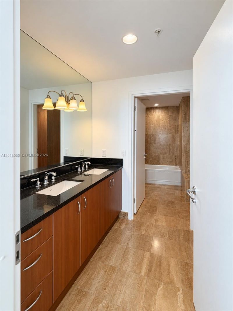 300 S Biscayne Blvd, Unit T-1606, Miami, FL 33131 Photo