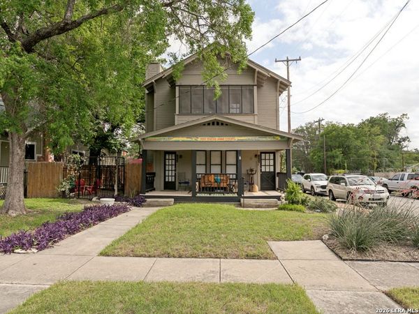 200 Queen Anne Ct, San Antonio, TX 78209