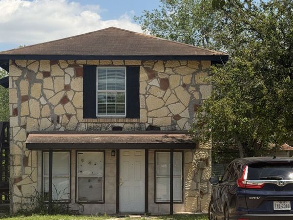 904 C ST, Unit 2, Floresville, TX 78114