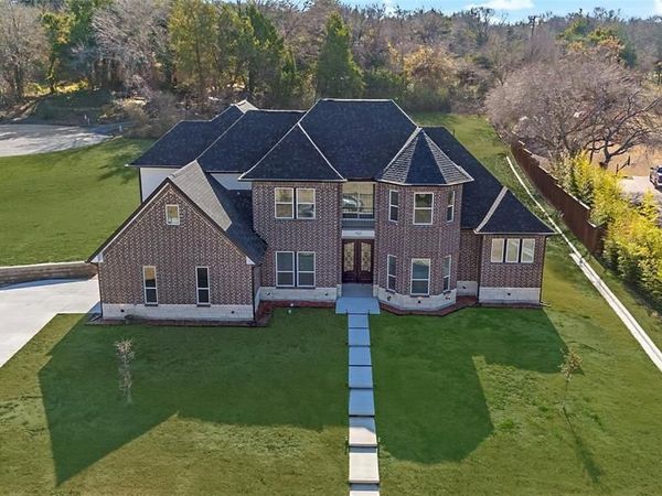 702 Linkcrest Drive, Duncanville, TX 75137