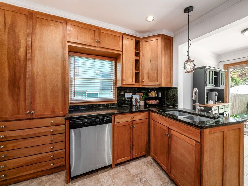154 E Kelso Road, Columbus, OH 43202 Photo 13