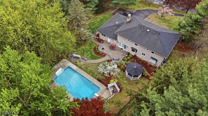 15 Sunrise Cir, Clinton, NJ 08809 Main Photo