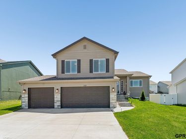 17009 Huntingon Avenue, Omaha, NE 68116