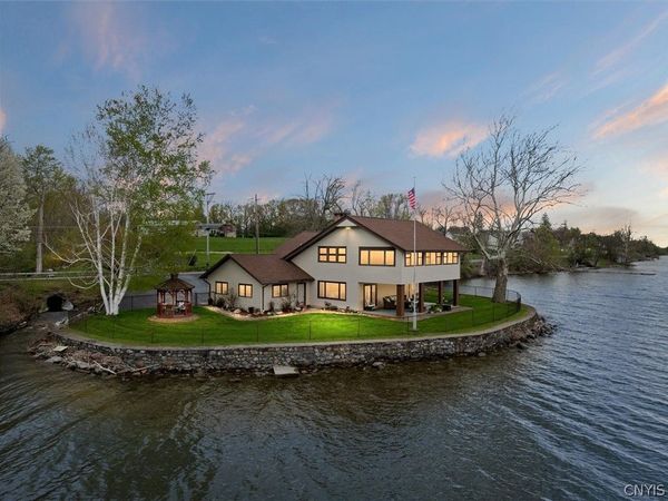 5072 W Lake Road, Auburn, NY 13021